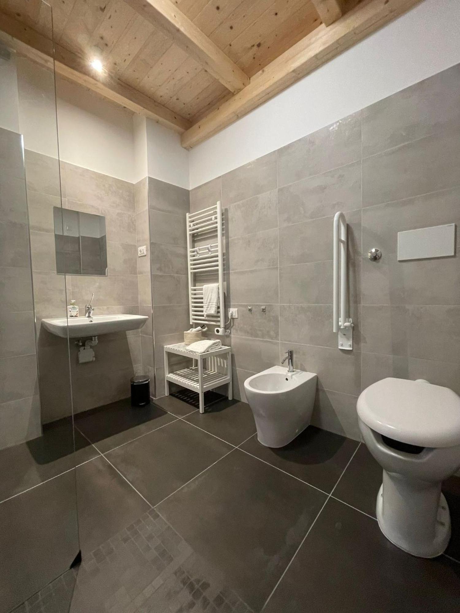 Aloe Comfort Rooms Pescara Exteriör bild